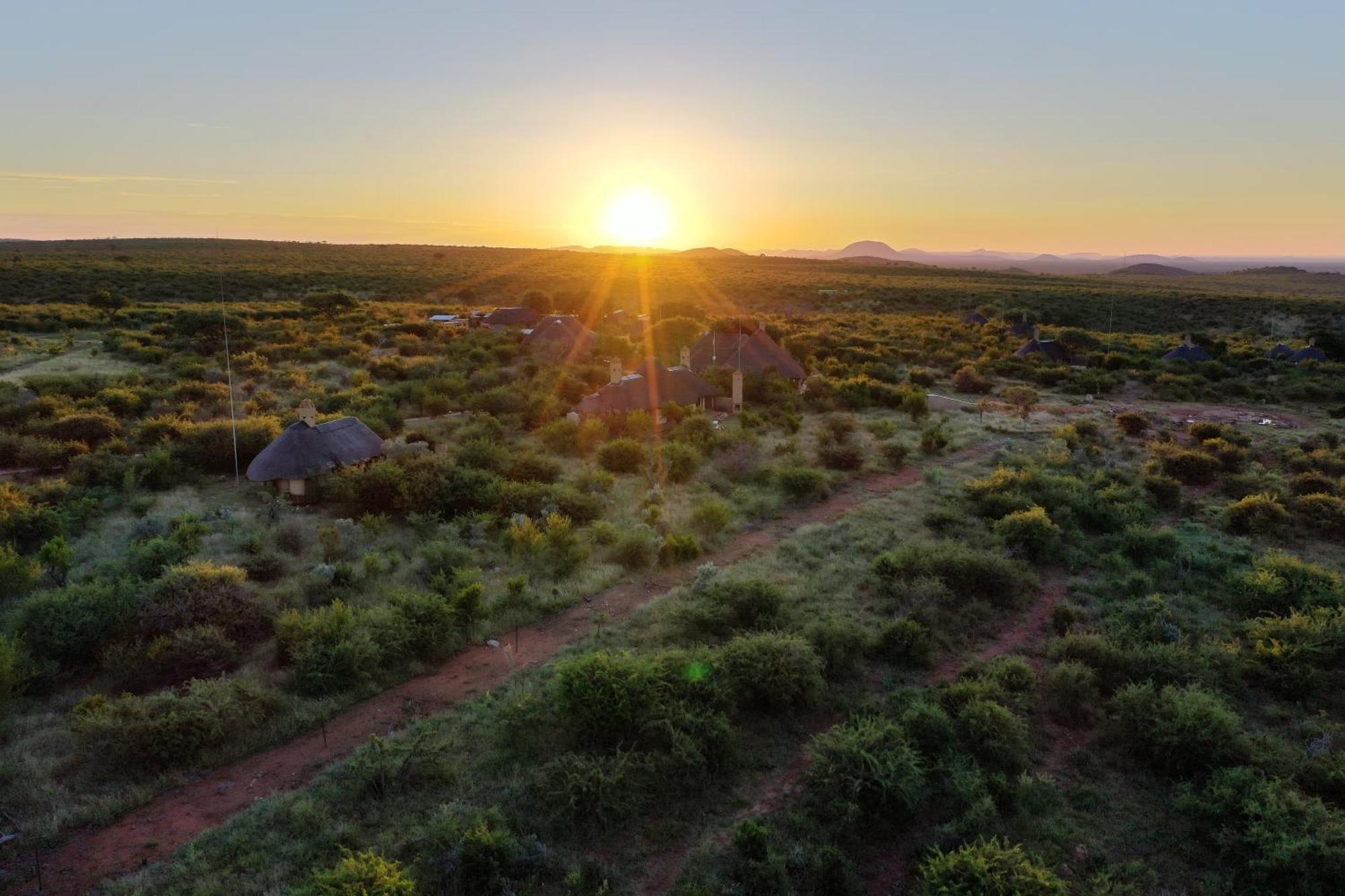 Rhulani Safari Lodge Заповедник Мадикве Экстерьер фото