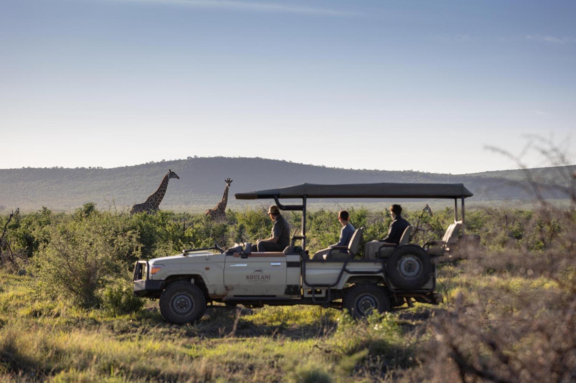 Rhulani Safari Lodge Заповедник Мадикве Экстерьер фото