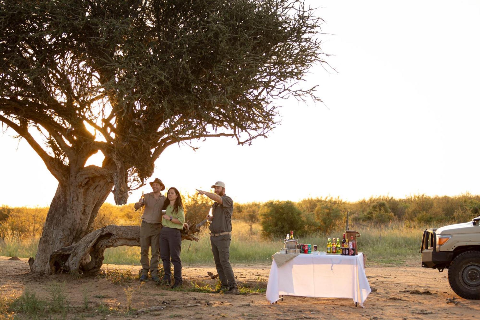 Rhulani Safari Lodge Заповедник Мадикве Экстерьер фото