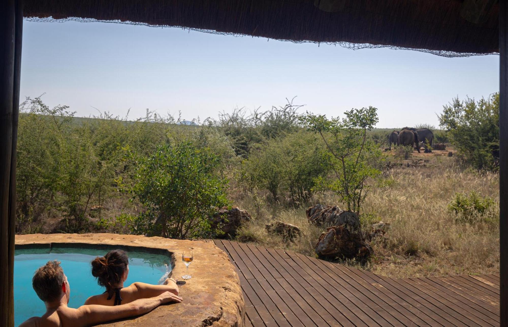 Rhulani Safari Lodge Заповедник Мадикве Экстерьер фото