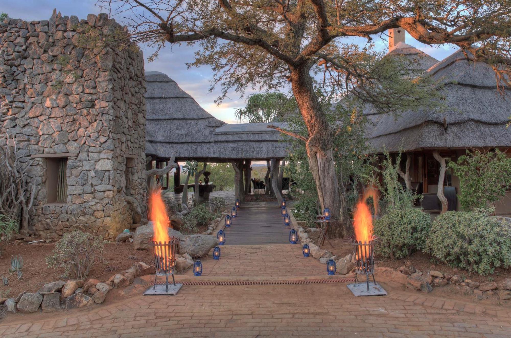 Rhulani Safari Lodge Заповедник Мадикве Экстерьер фото