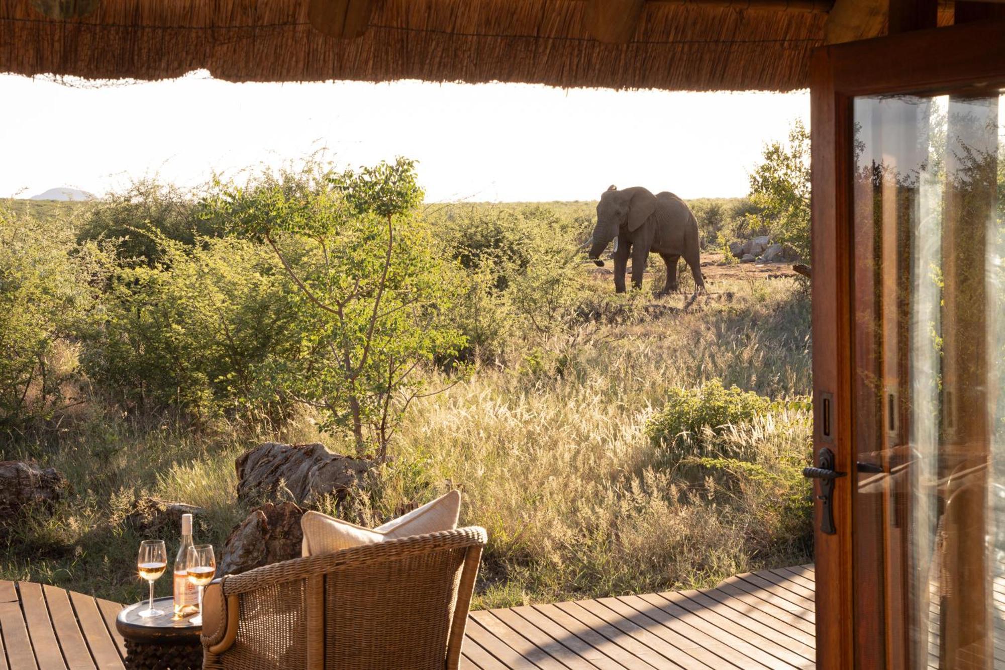 Rhulani Safari Lodge Заповедник Мадикве Экстерьер фото